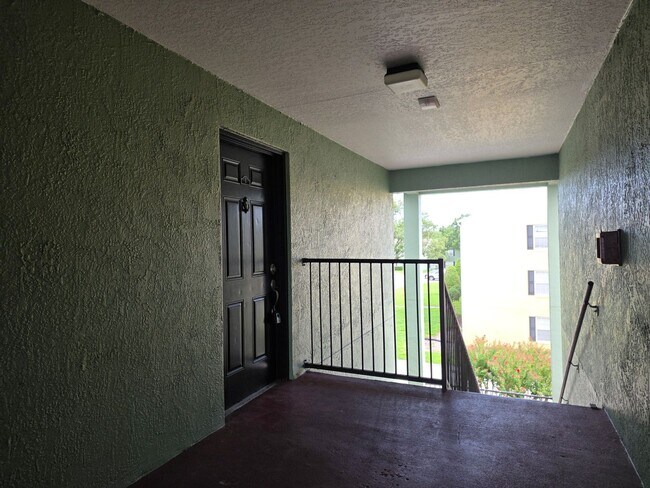 Foto del edificio - 2031 Dixie Belle Dr