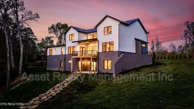 Building Photo - 210 Mainsail Rd