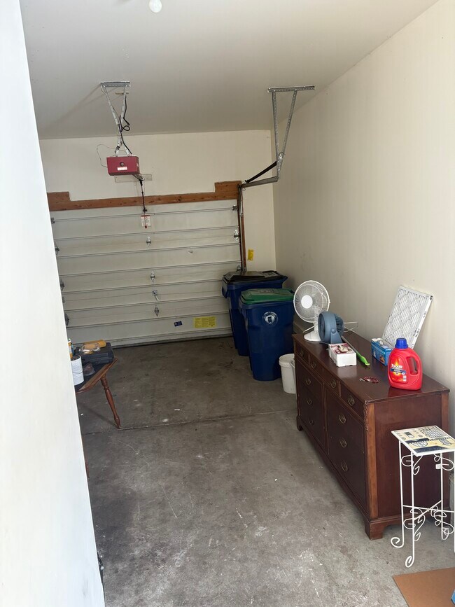 Garaje para un coche incluido con entrada completa - 128 Harding Rd
