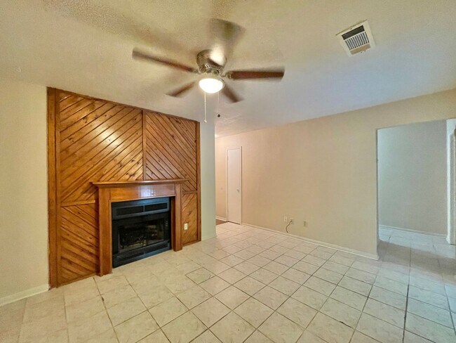 Building Photo - 208 Jason Dr