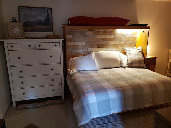 Quiet sleeping space - 4633 Clark Pl NW