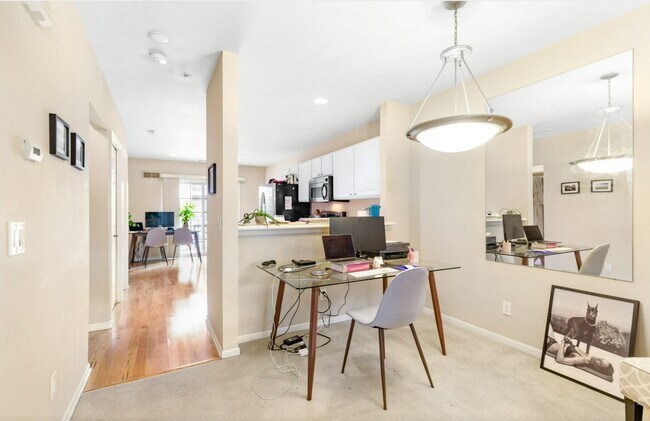 Foto del edificio - 3027 Camden Dr