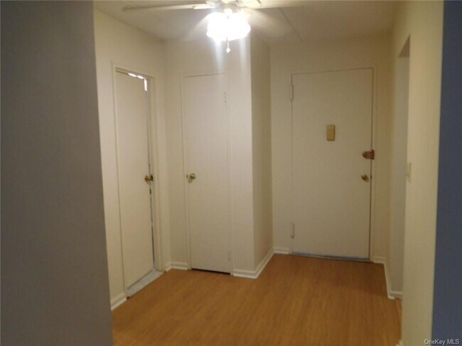 Building Photo - 2 Consulate Dr