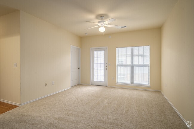 Interior Photo - Cypress Creek at Fayridge Drive Apartment ...