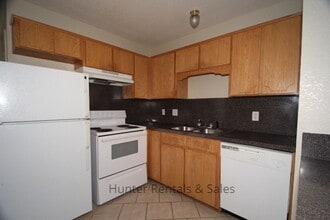 Building Photo - 3900 Gus Dr