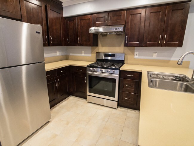 Kitchen - 936 N Beaudry Ave