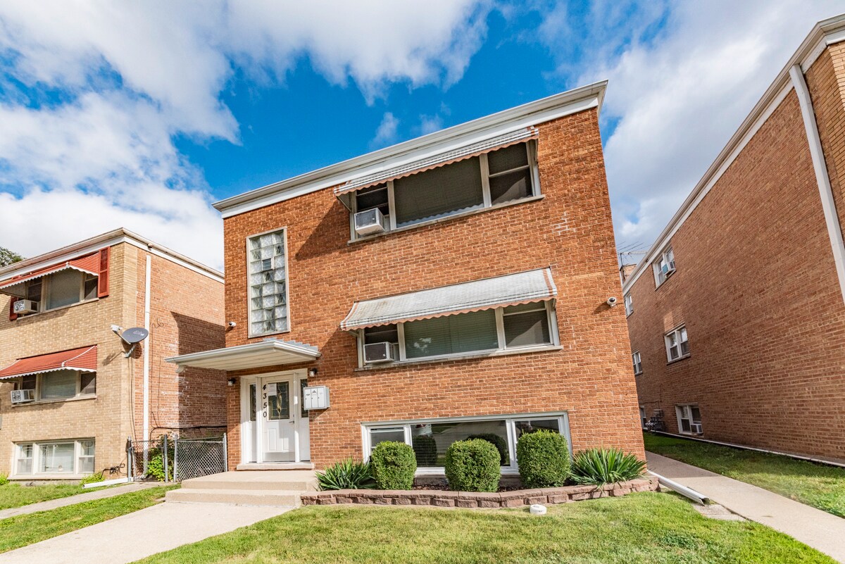 Primary Photo - 4350 Warren Ave