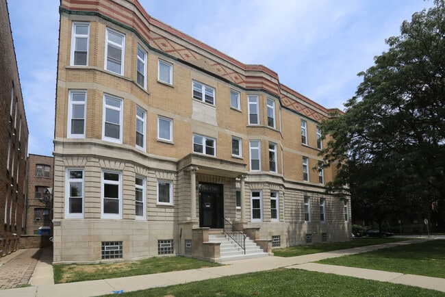 Building Photo - 1706 W Sunnyside Ave