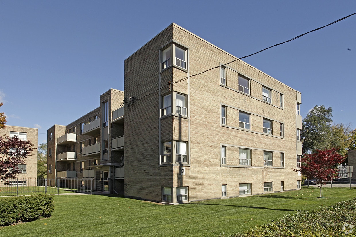 Humber River Apartments Apartments 138 Berry Rd Toronto, ON