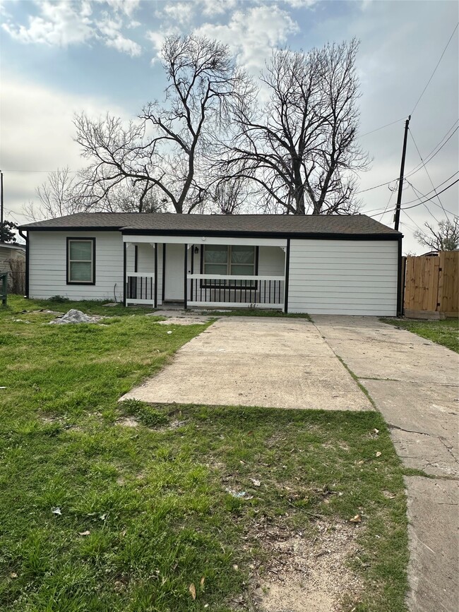 Foto del edificio - 5924 Honeysuckle Dr