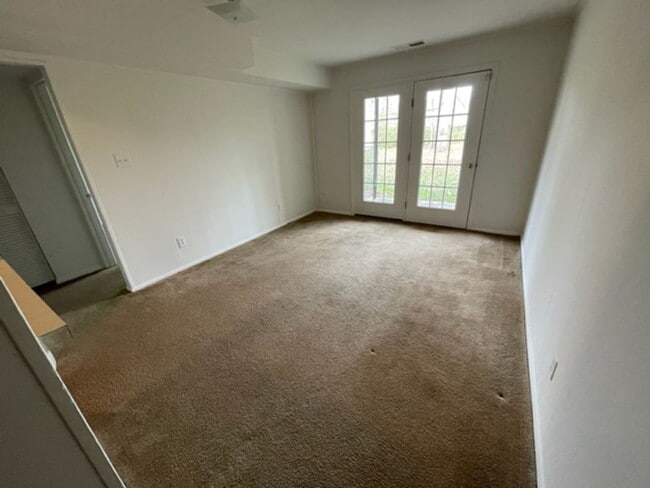 Building Photo - One Bedroom One Bath