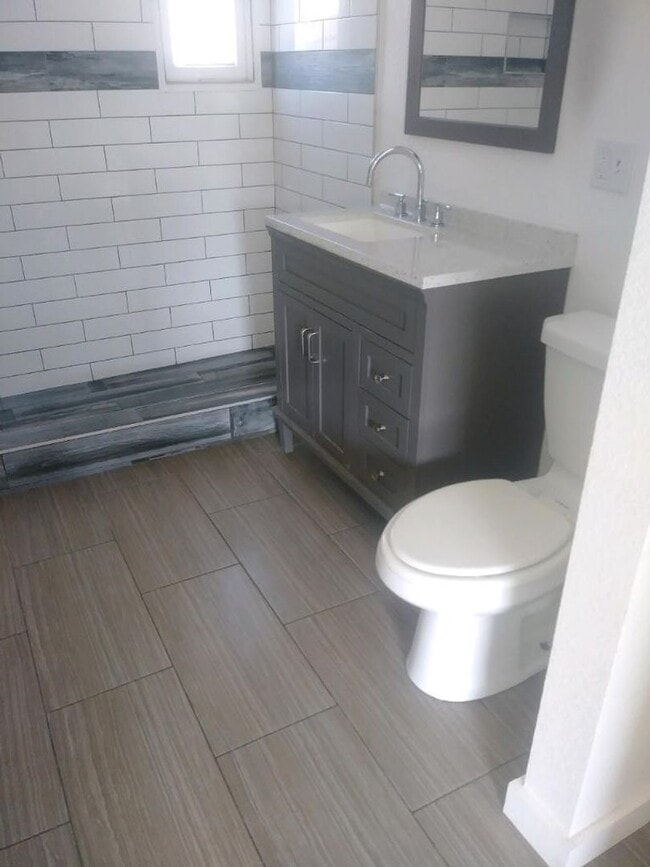 Foto del edificio - 219 W 7th St