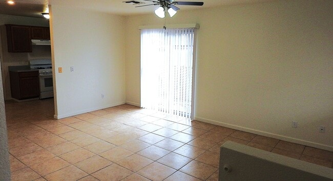 Building Photo - 3+2 Split Floor Plan near KRMS's Hualapai Campus