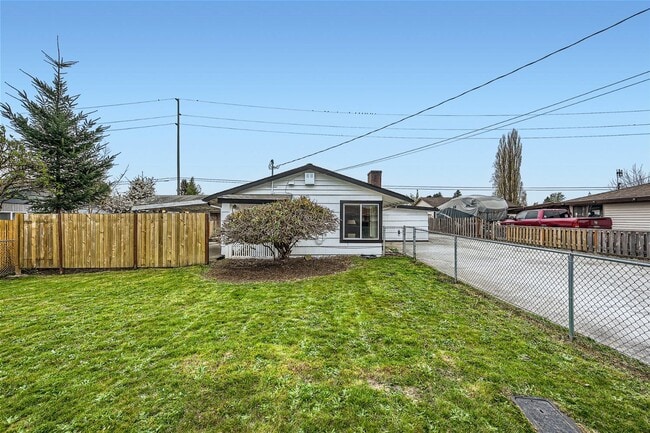Building Photo - Beautifully Updated 4-Bedroom Home