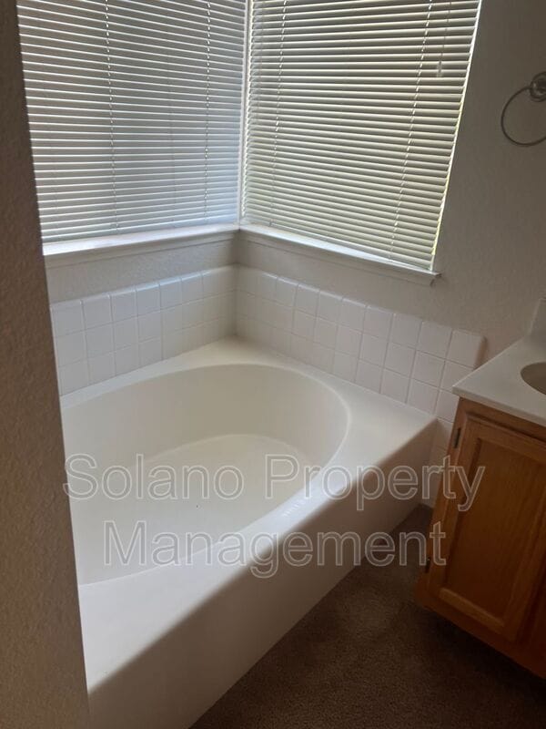 Foto del edificio - 556 Regency Cir