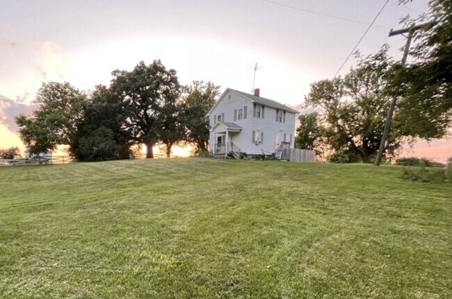 Building Photo - 13N667 Brier Hill Rd