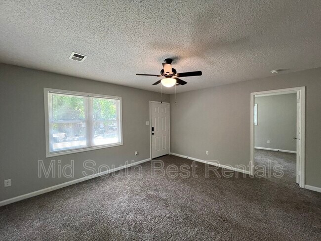 Building Photo - 1878 Cedarhurst Ave