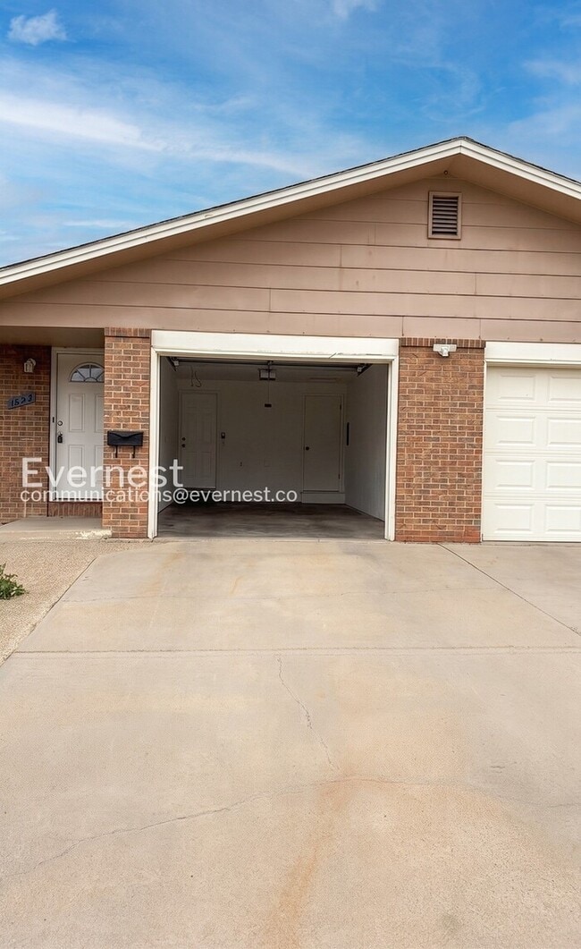 Foto del edificio - 1527 Stuart St