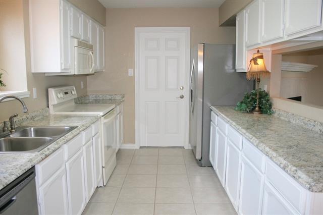 Building Photo - 1005 Summertree Cir