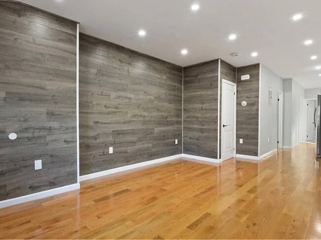 Photo - 140-22 173rd St House