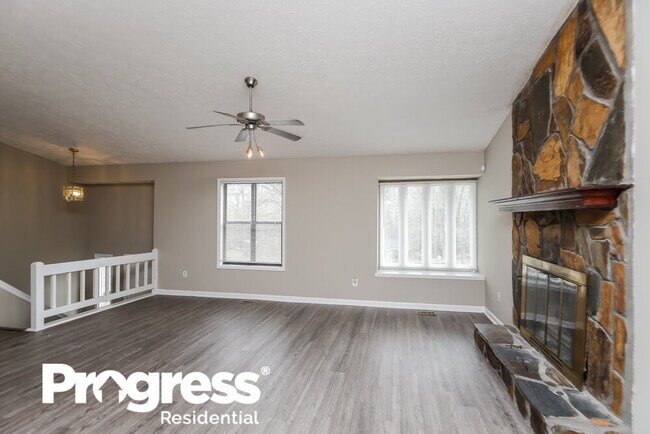 Foto del edificio - 4180 Woodcrest Dr