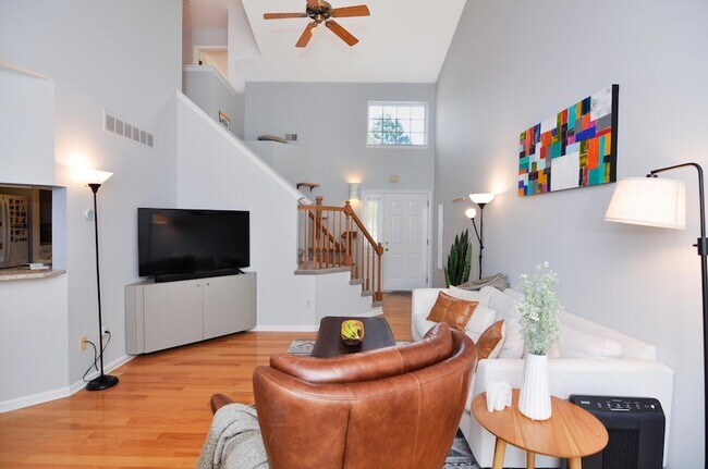 Foto del edificio - 4471 Hillside Ct