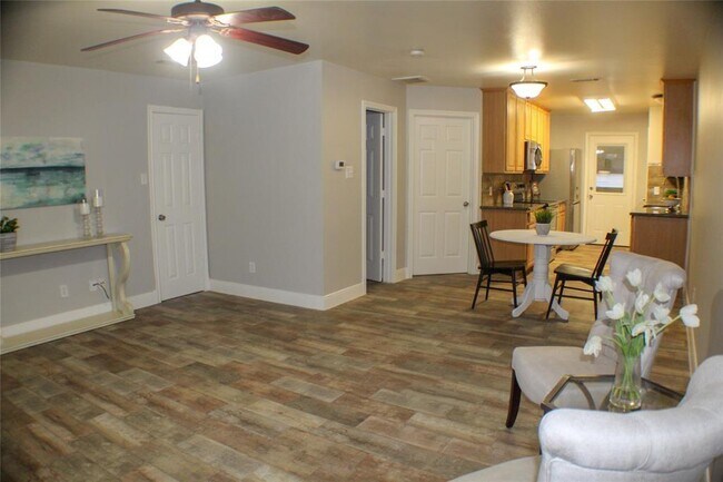 Foto del edificio - 11905 Algonquin Dr