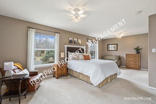Building Photo - 2213 Hiawatha Ct