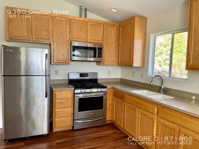 Building Photo - Cute Studio with Country Charm