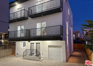 Foto del edificio - 5338 1/2 Denny Avenue Apt #1/2, Los Angeles, CA 91601 - 5 BR 5 BA house
