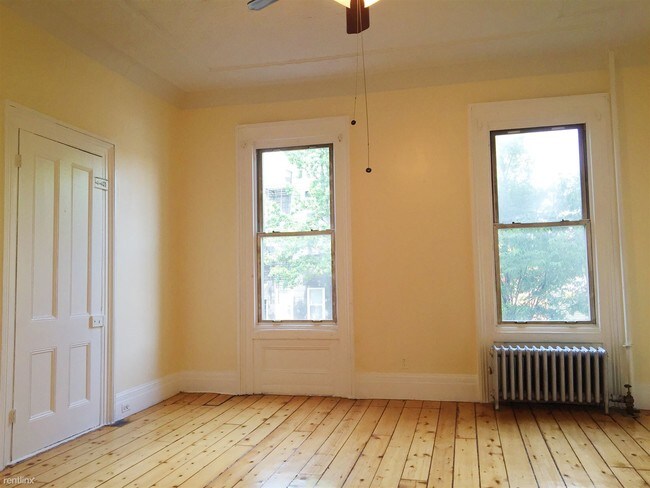 Building Photo - 683 Lorimer St