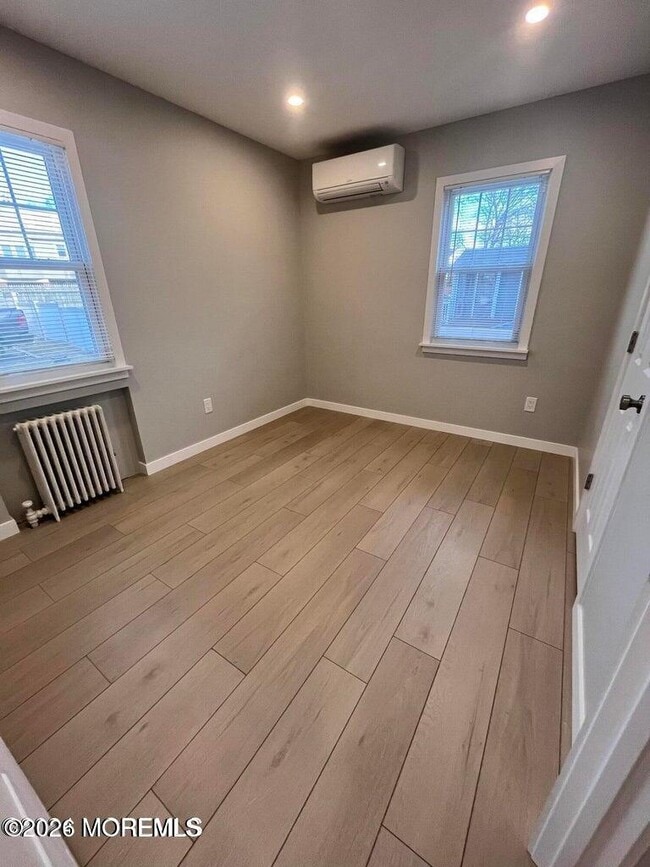 Foto del edificio - 96 Paterson Ave