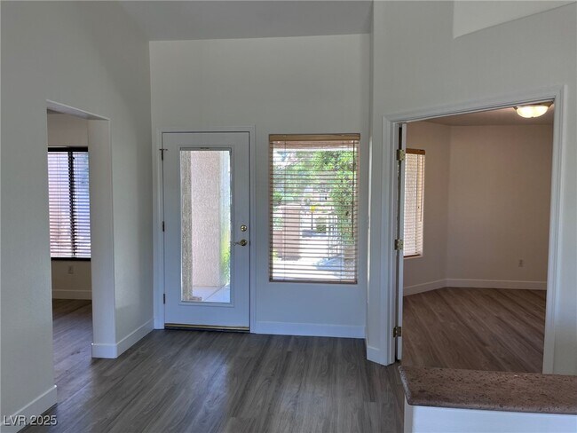 Building Photo - 9828 Villa Ridge Dr