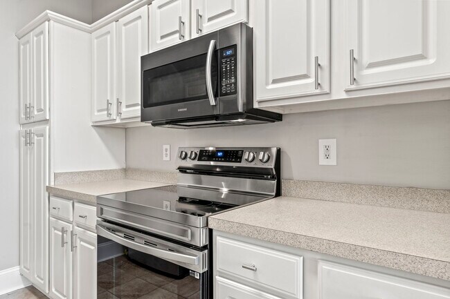 Foto del edificio - 100 Fountain Pointe Ln