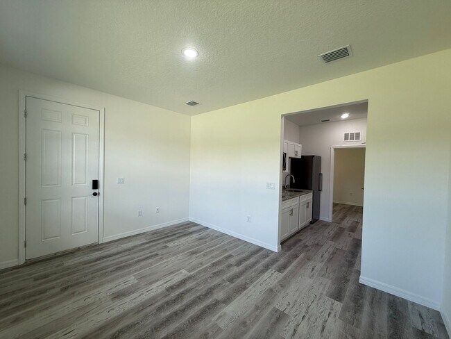 Foto del edificio - New Construction Suite! 1/1 Side entry uni...