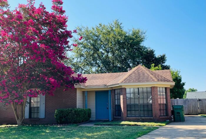 Primary Photo - 3 Bed/2 Bath-Close to Northern Blvd
