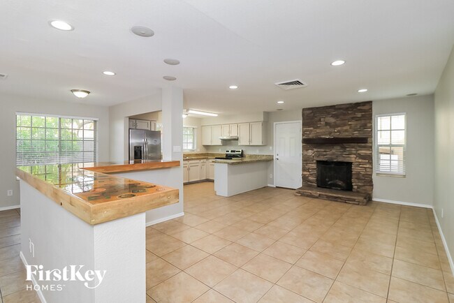 Foto del edificio - 2315 E Harmony Ave