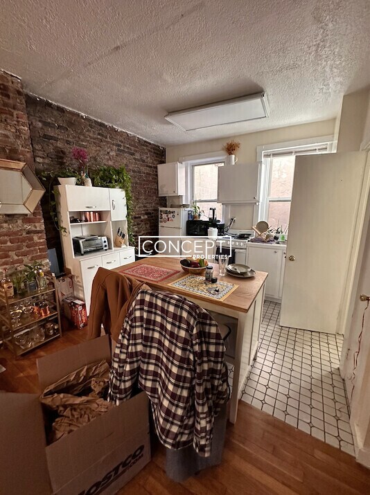 Building Photo - 15 Garden St