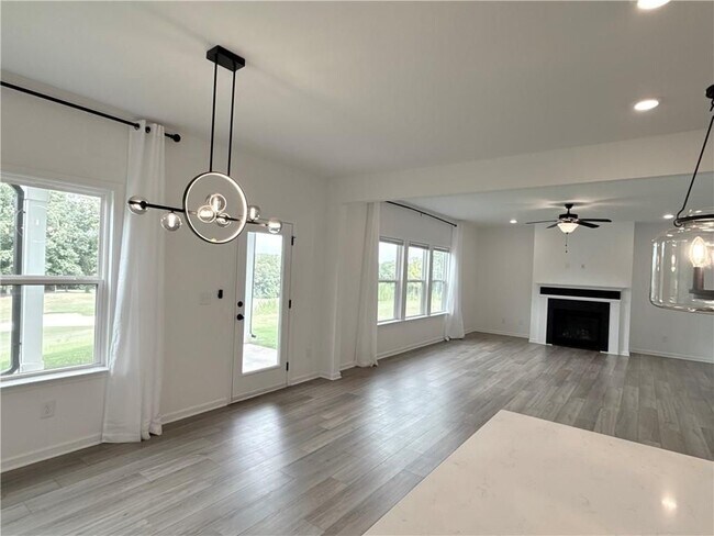 Building Photo - 207 Foxhill Dr