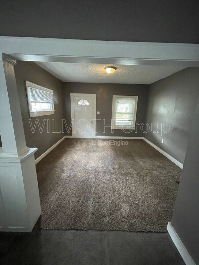 Foto del edificio - 4214 E Washington St