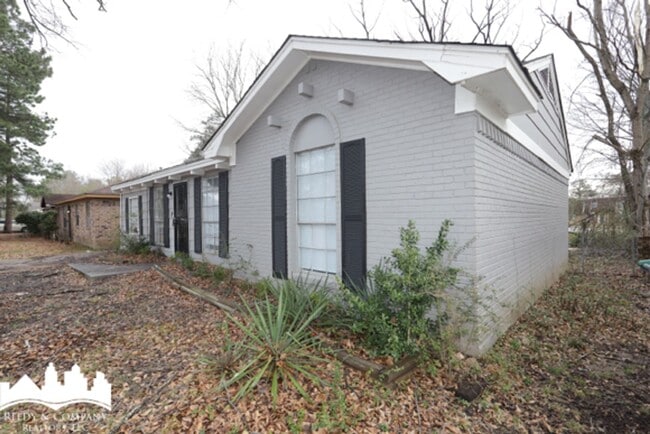 Foto del edificio - 4700 Royal Ridge Dr