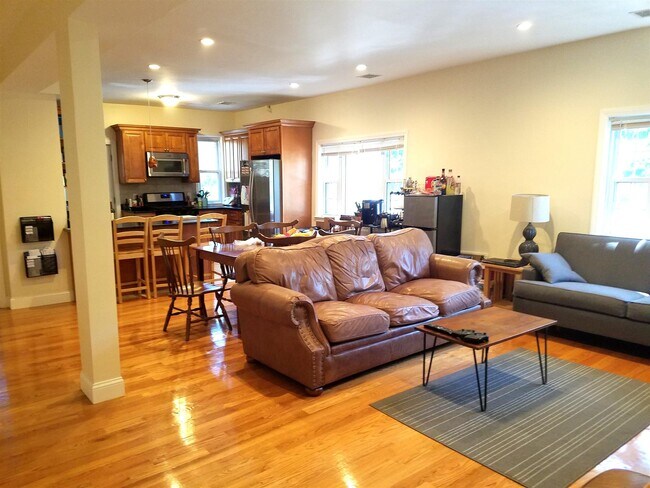 Building Photo - 119 Morrison Ave