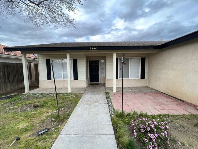Building Photo - 3 bedrooms 2 bath call me at 6613981200