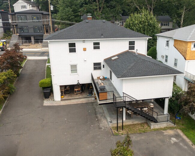 Building Photo - 201 Underhill Ave