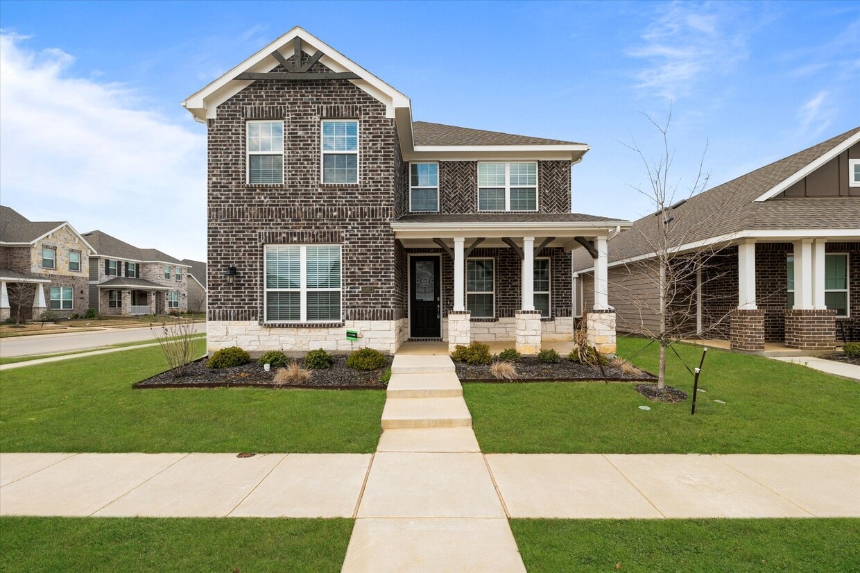 10013 Adams Ln, Aubrey, TX 76227 House Rental in Aubrey, TX