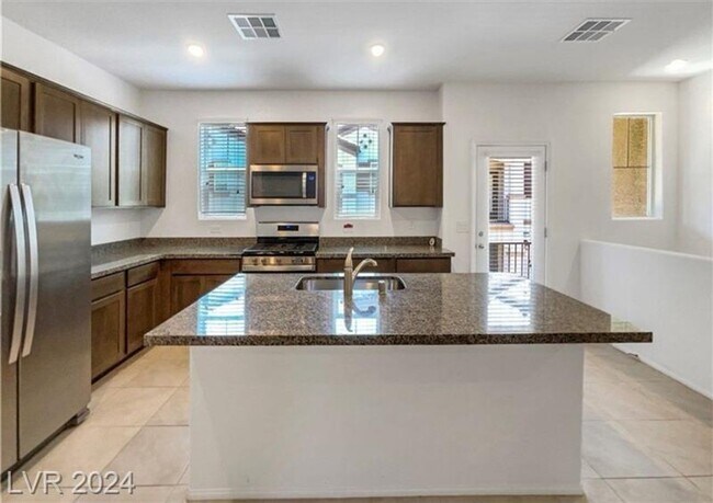Foto del edificio - Your Dream Townhome Awaits!