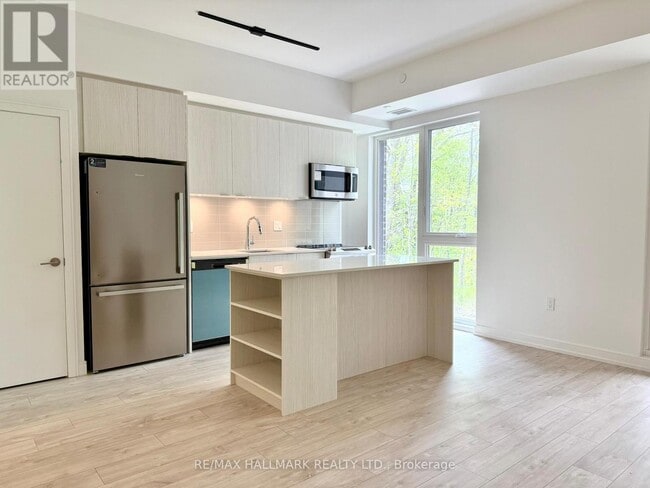 Building Photo - 172-172 Clonmore Dr