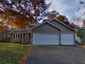 Building Photo - 2661 Oak Ridge Dr