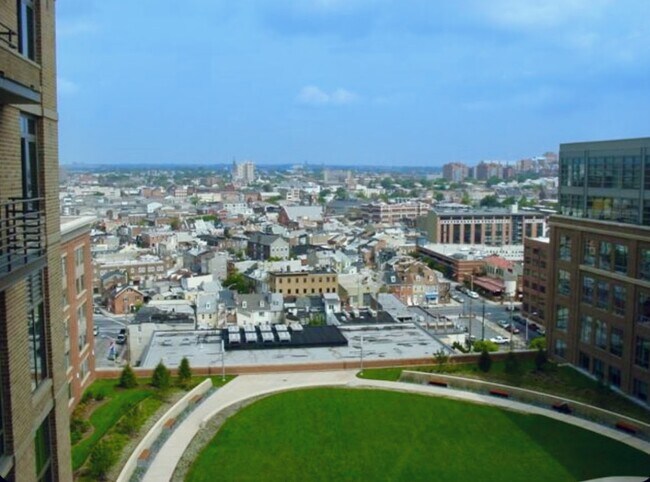 Building Photo - 675 S President St