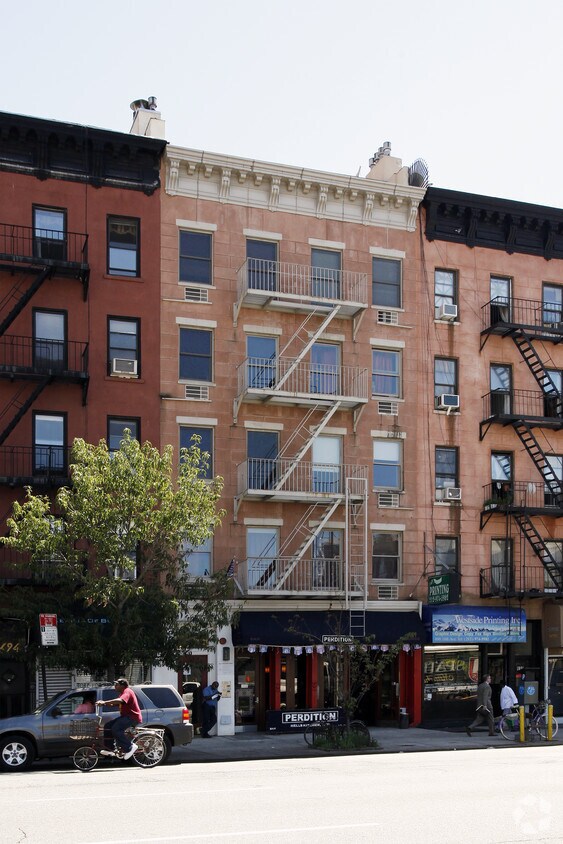 Primary Photo - 692 Tenth Ave